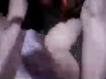 Chaturbate Nude Webcam of naughtymom_33