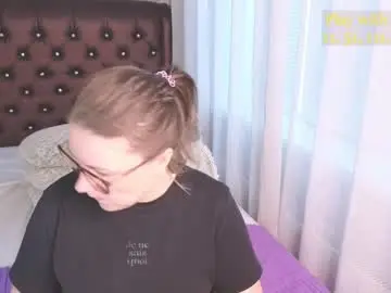 Chaturbate Watch Live Sex Cams of cute_darina