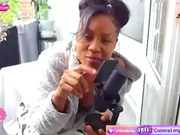 Chaturbate Live Sex Cam of yayamuse