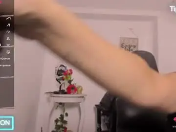Chaturbate Best live sex cam show of queenrose94