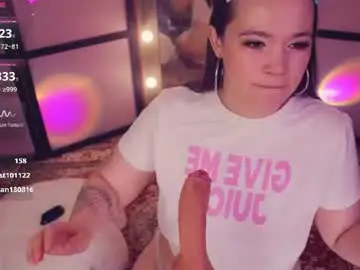 Chaturbate Live Sex Cam of chery_lady22
