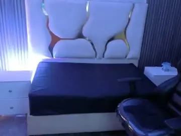 Chaturbate Live Sex Cam of dahia_tay