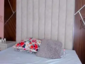 Chaturbate Live Sex Cam of dulce_holy