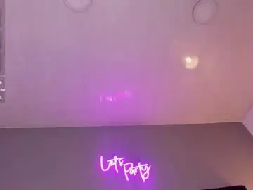 Chaturbate Live Sex Cam of isaxcurves