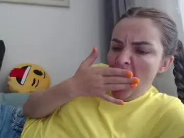 Chaturbate Live Sex Cam of _hidden_frommymoom_