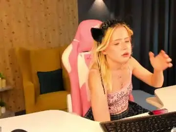 Chaturbate Free Porn Cam of kiki_peach