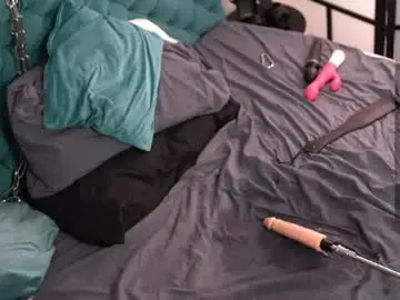 Chaturbate Live Sex Cam of shiny_lily