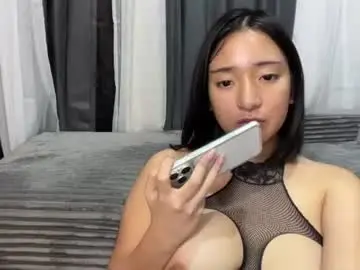 Chaturbate Live Sex Cam of kimhugeisforyou