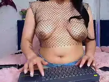 Chaturbate Live Sex Cam of scarletth_hot