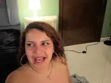 Chaturbate Live Sex Cam of moon_shaddow