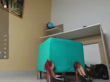 Chaturbate Free Porn Cam of laura_zans_