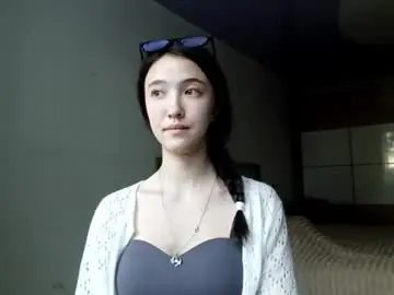 Chaturbate Live Sex Cam of elouisevallian