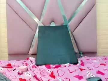Chaturbate Live Sex Cam of lexyegrey