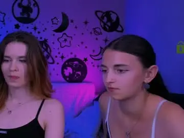 Chaturbate Live Sex Cam of caroline_honeyy