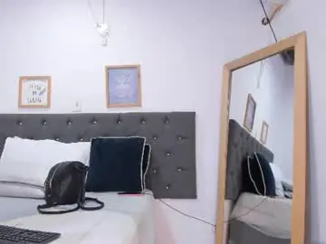 Chaturbate Live Sex Cam of latin_couple20y