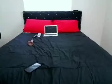 Chaturbate Live Porn of baddie_kiki