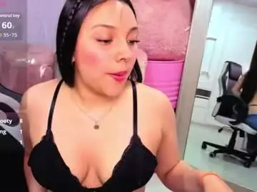Chaturbate Live Sex Cam of lia_harper_t