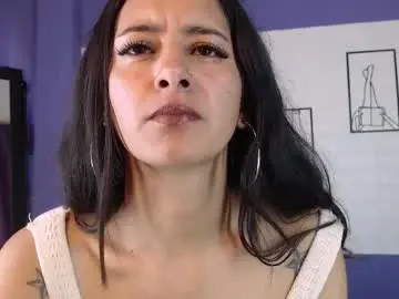 Chaturbate Live Sex Cam of skinny_yizz