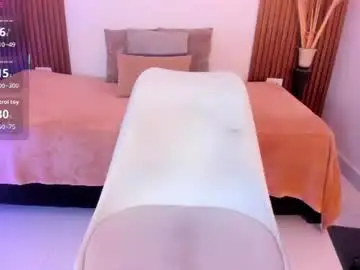 Chaturbate Live Sex Cam of tiana_glow