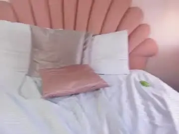 Chaturbate Live Sex Cam of cherrymyla
