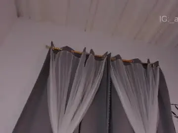 Chaturbate Live Sex Cam of annie_barozzi