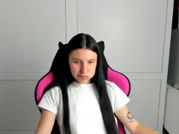 Chaturbate Live Sex Cam of piper_smilee