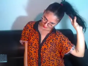 Chaturbate Live Sex Cam of bellaluxxs