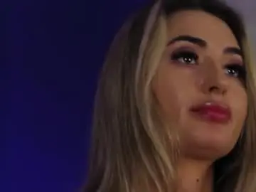 Chaturbate Live Sex Cam of loradevine