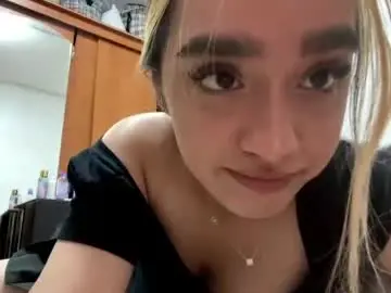 Chaturbate Live Sex Cam of kellyleinonen