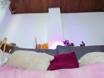 Chaturbate Live Porn of emely_exxotic