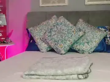Chaturbate Live Porn of mira_glow