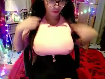Chaturbate Live Sex Cam of kisses_asian143