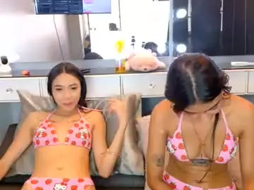 Chaturbate Live Sex Cam of tinycasey18