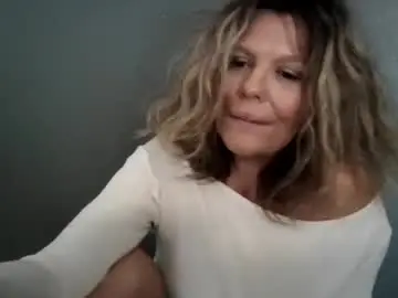 Chaturbate Live Sex Cam of haileys123