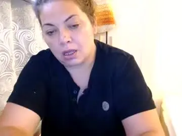 Chaturbate Adult Video Chat of curvymomylore