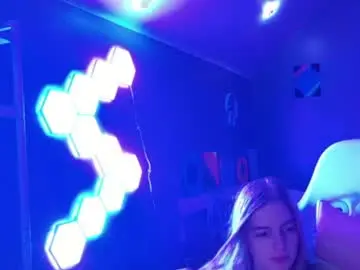 Chaturbate Live Sex Cam of skyiswoke
