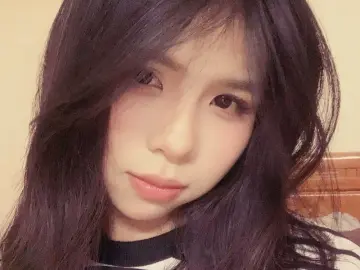 Imlive Live Sex Cam of Flora28