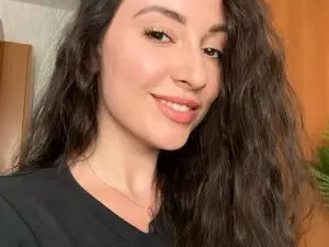 Myfreecams Nude Webcam of Laura_Schwarz