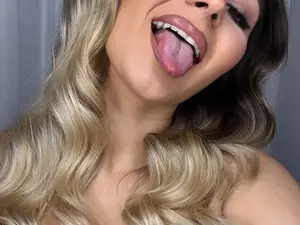 Myfreecams Live Sex Cam of AnniaSummer