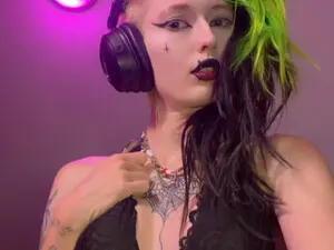 Myfreecams Free Live Porn of TwistedAliceW