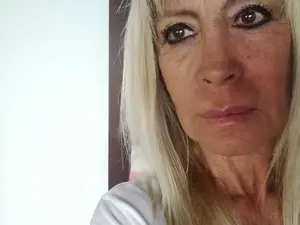 Myfreecams Live Sex Cam of Latinablond7