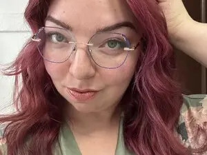 Myfreecams Live Sex Cam of CurvyCate127