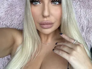 Myfreecams Nude Webcam of KissMyTitsPls