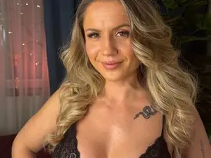 Myfreecams Nude Webcam of AdelineCarter
