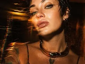 Myfreecams Live Sex Cam of LessaHost