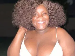 Streamate Sex Cam of RoyalCuttiexoxo