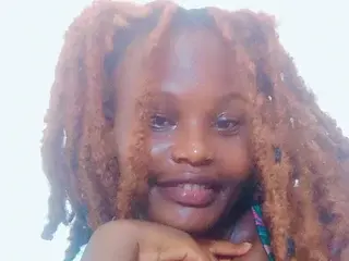 Streamate Adult Webcam of Petite_me