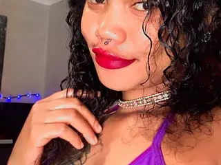 Streamate Free Live Porn of Cardibabe21