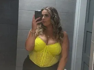 Streamate Free Porn Cam of CurvySummerxx