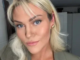 Streamate Adult Webcam of xoxMissDxox